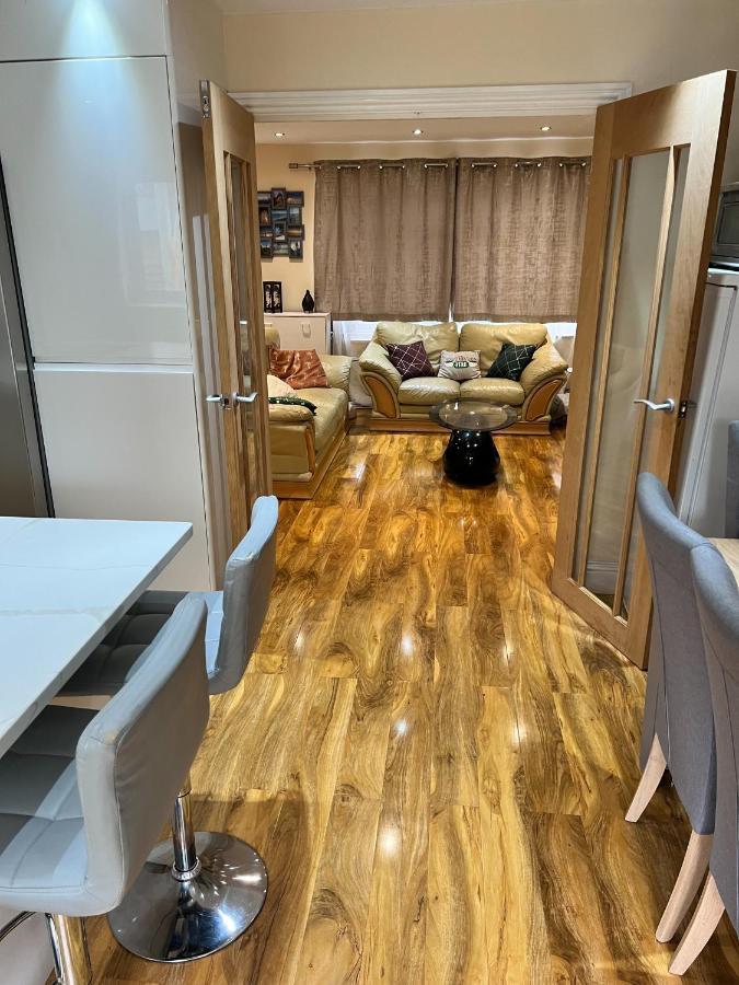 Reading West Homestay Екстер'єр фото