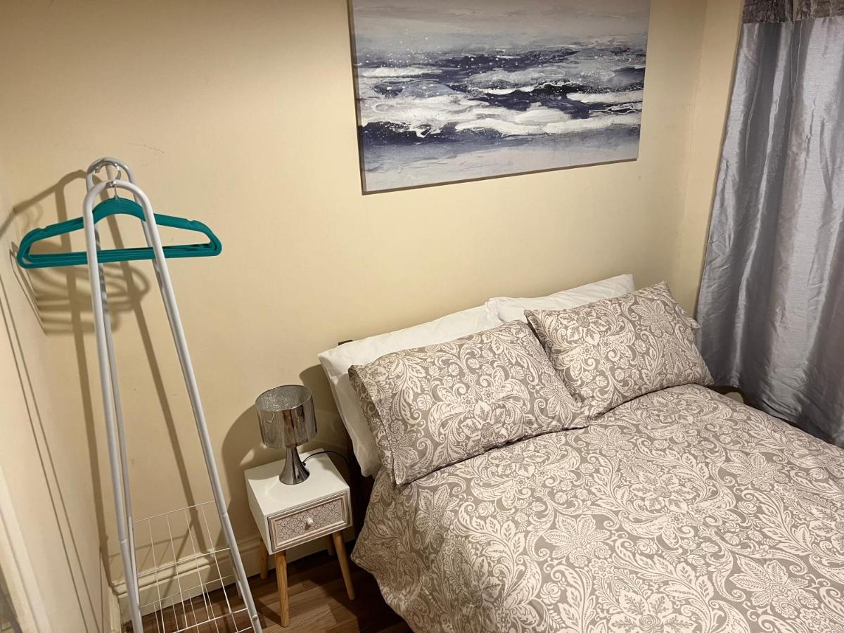 Reading West Homestay Екстер'єр фото