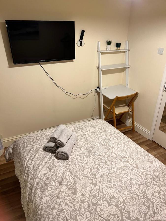 Reading West Homestay Екстер'єр фото