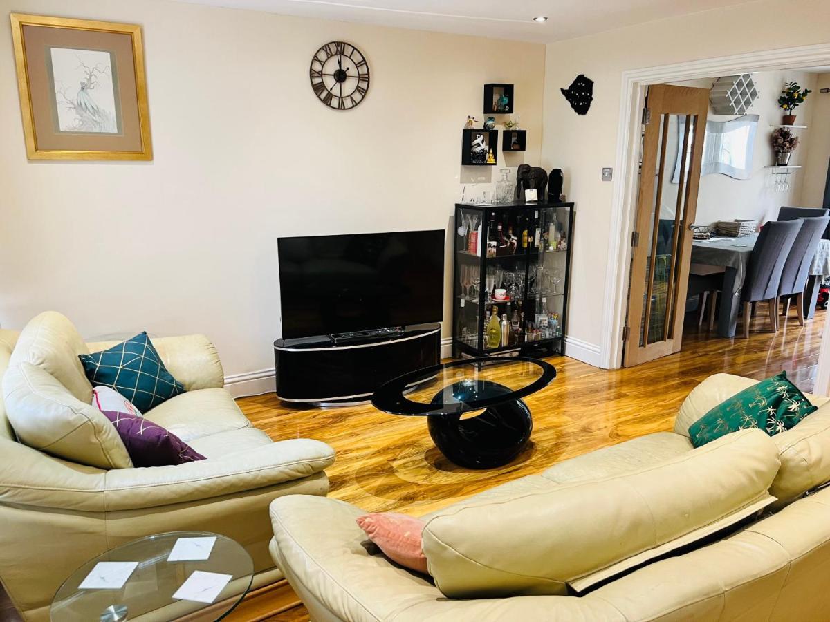 Reading West Homestay Екстер'єр фото