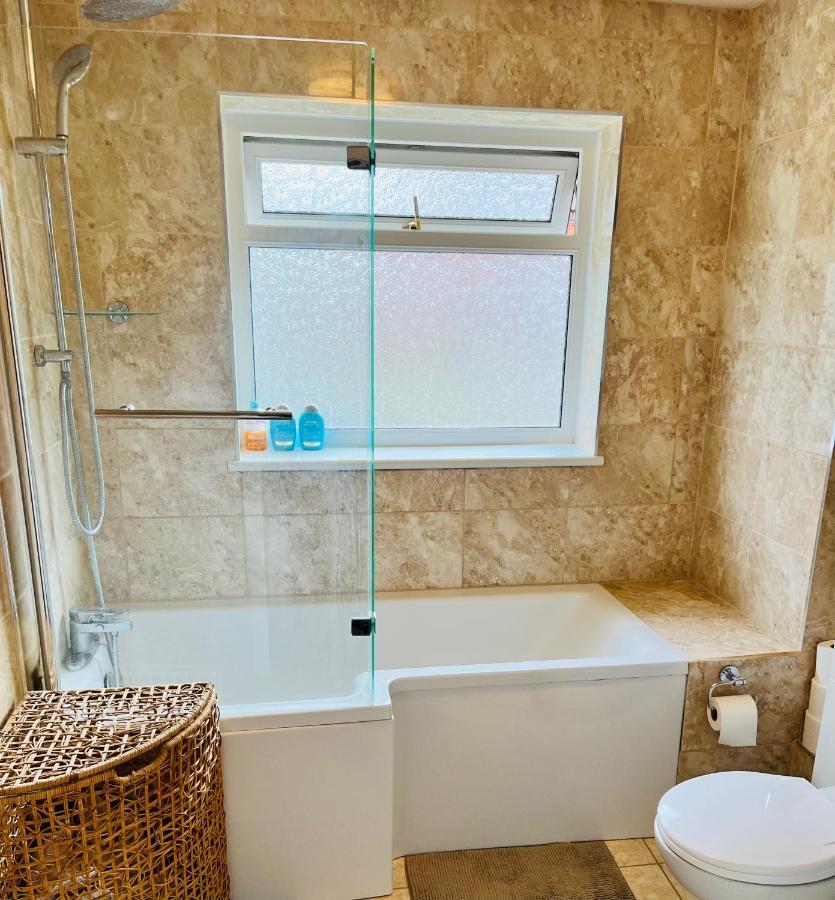 Reading West Homestay Екстер'єр фото