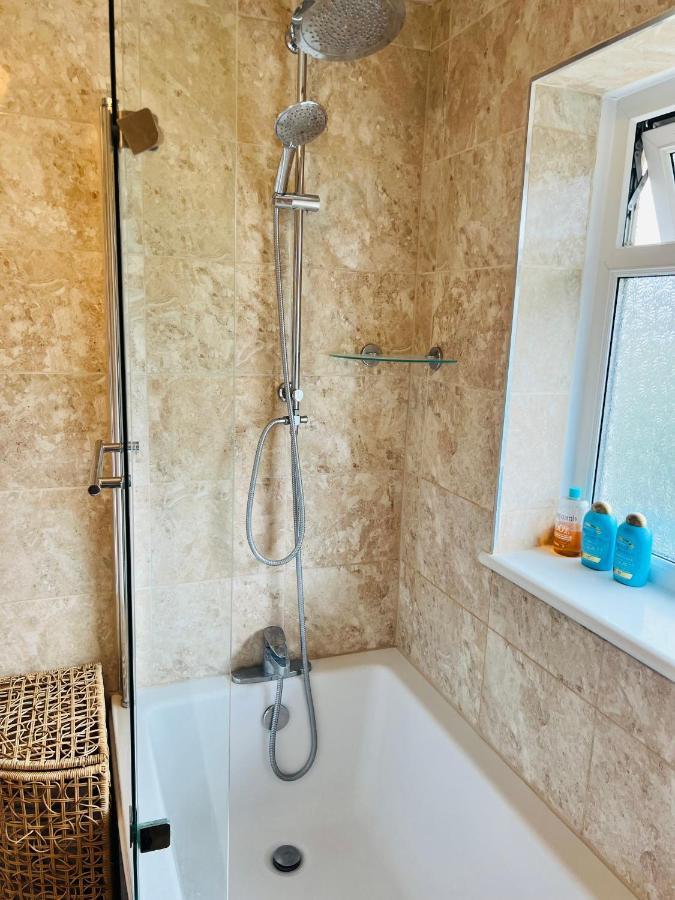 Reading West Homestay Екстер'єр фото