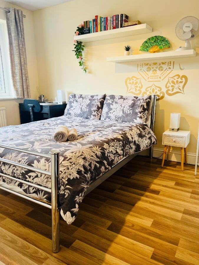 Reading West Homestay Екстер'єр фото