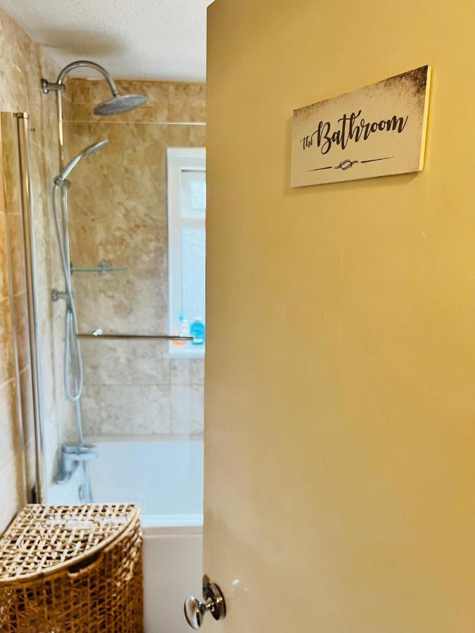 Reading West Homestay Екстер'єр фото