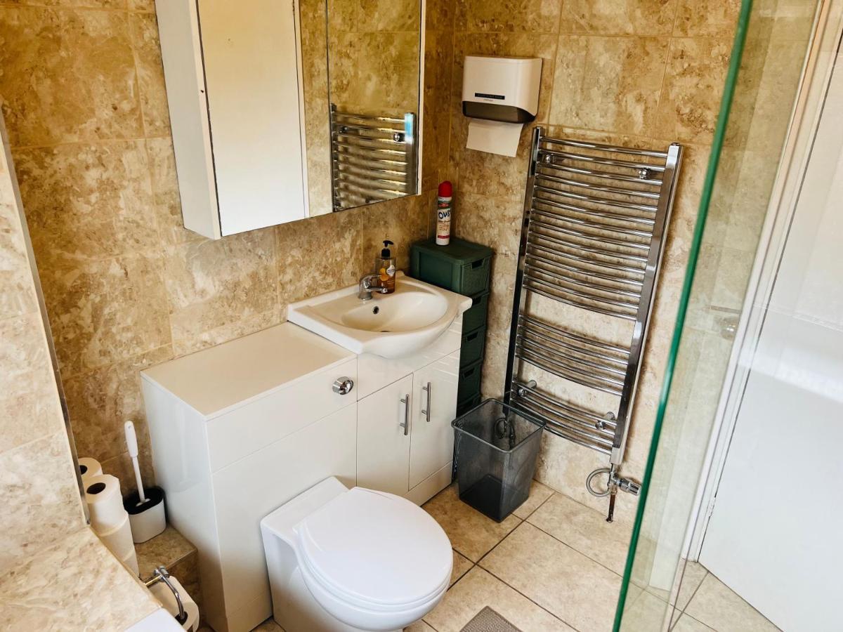 Reading West Homestay Екстер'єр фото