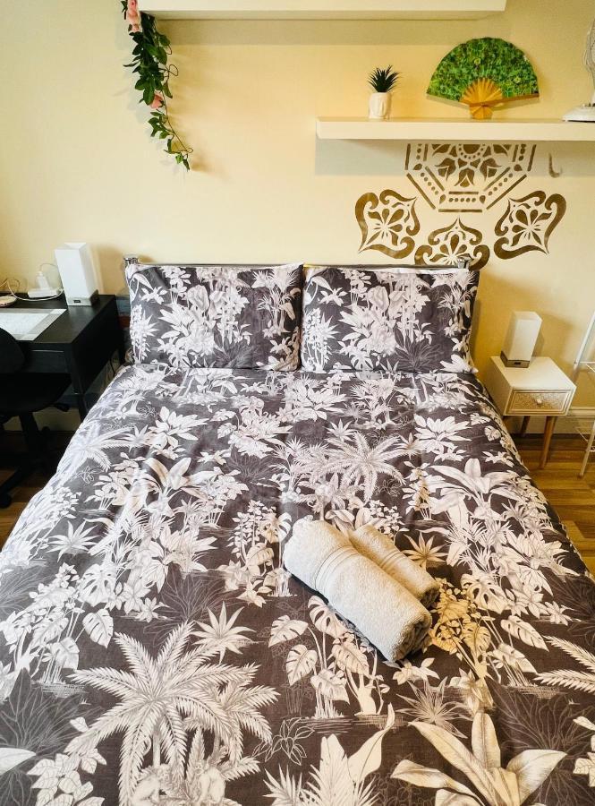 Reading West Homestay Екстер'єр фото
